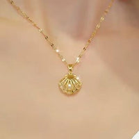Pearl in a Gold Crystal Shell Pendant